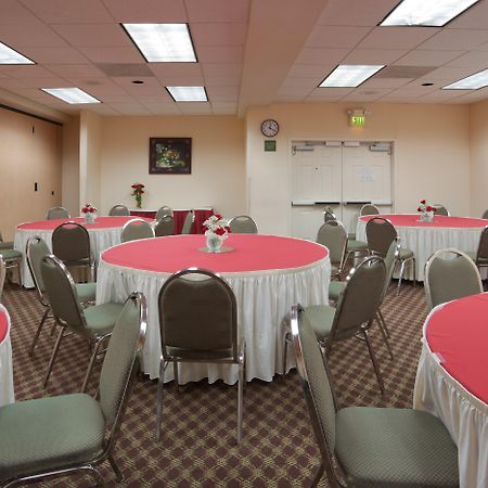 Holiday Inn Express & Suites Tracy By Ihg Εξωτερικό φωτογραφία